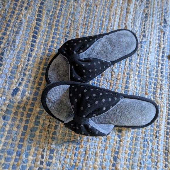 Isotoner Bow Slippers 7.5/8 Black Gray Whimsical Girlhoodcore Cozy Comfy - Picture 3 of 10